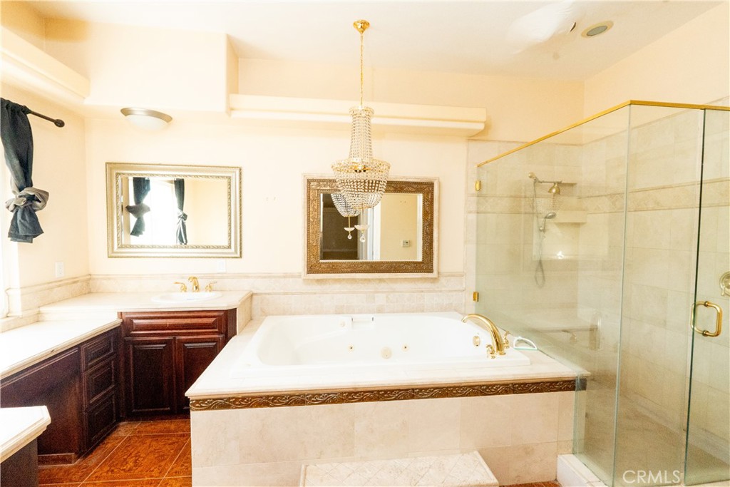 8360 Lakeshore Dr, Chowchilla, CA 93610