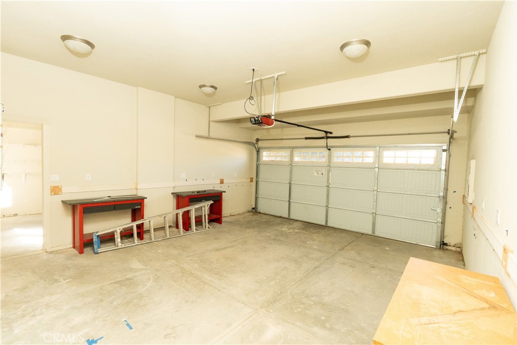 8360 Lakeshore Dr, Chowchilla, CA 93610