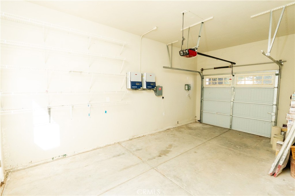 8360 Lakeshore Dr, Chowchilla, CA 93610