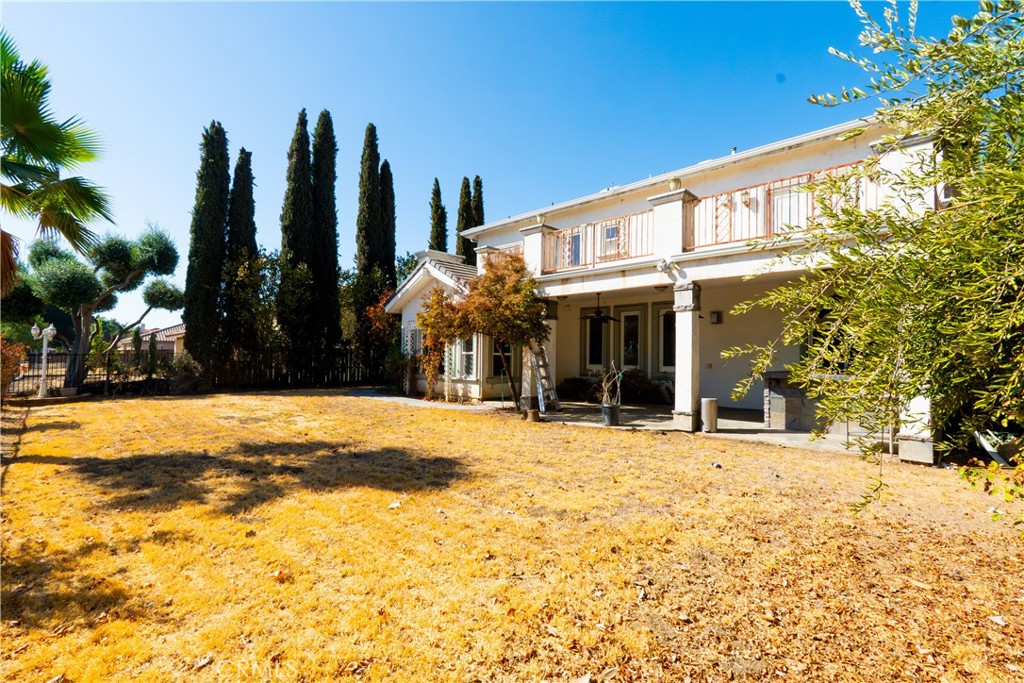 8360 Lakeshore Dr, Chowchilla, CA 93610