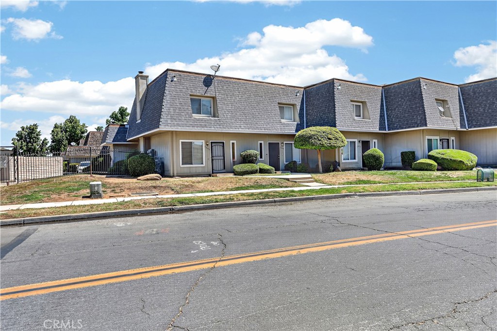 1646 W North Bear Creek, Merced, CA 95348