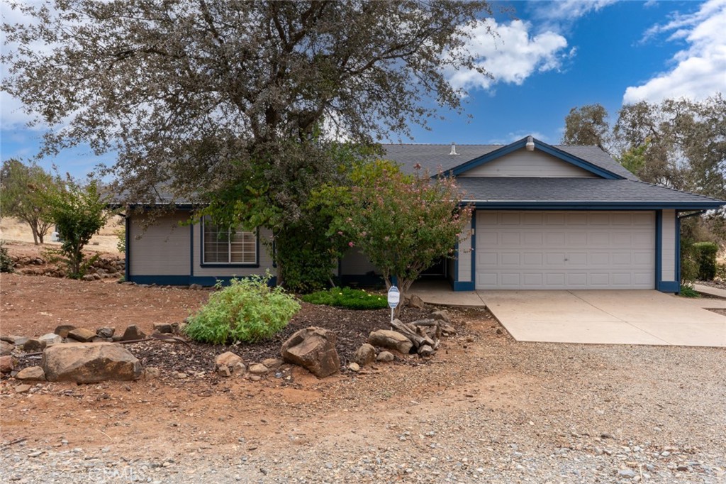 5030 Creek Front Rd, Catheys Valley, CA 95306