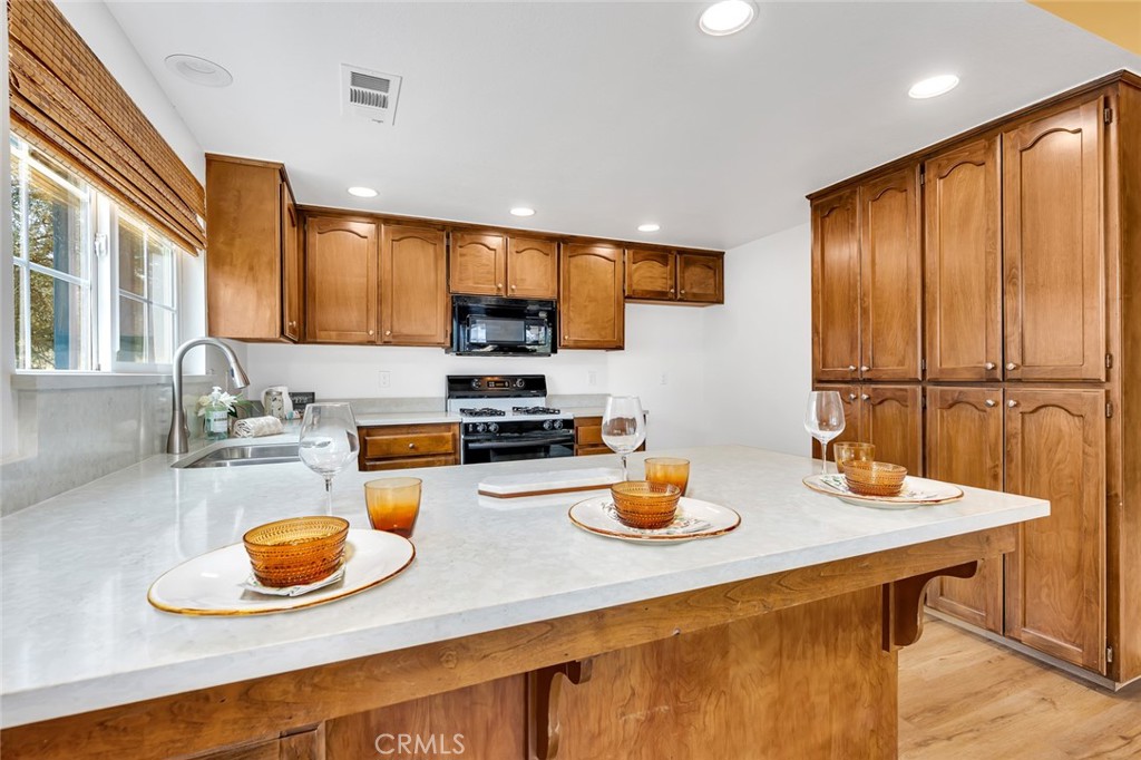 5030 Creek Front Rd, Catheys Valley, CA 95306