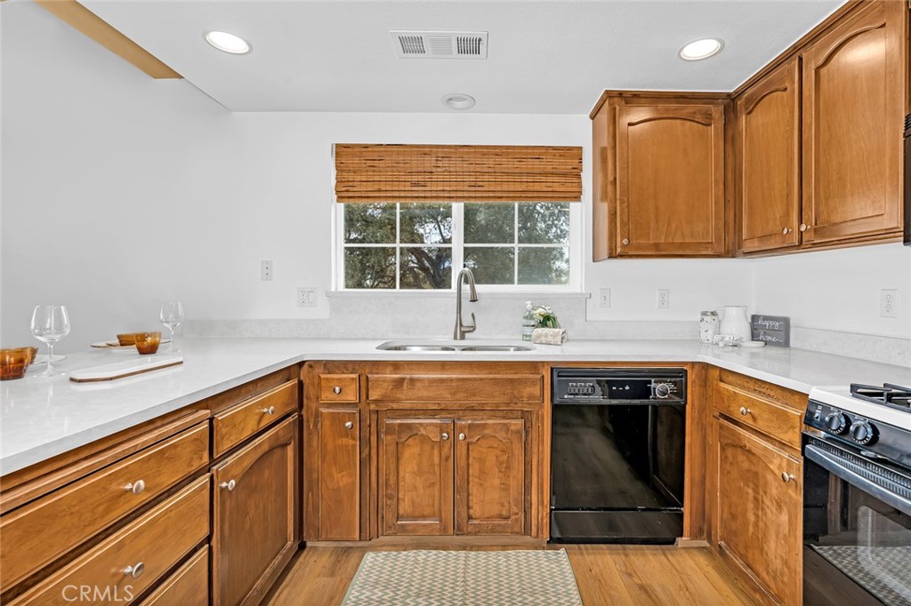 5030 Creek Front Rd, Catheys Valley, CA 95306