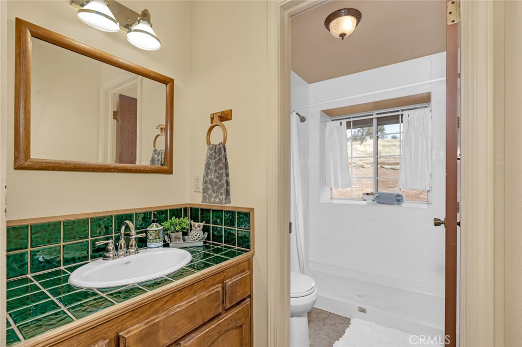 5030 Creek Front Rd, Catheys Valley, CA 95306