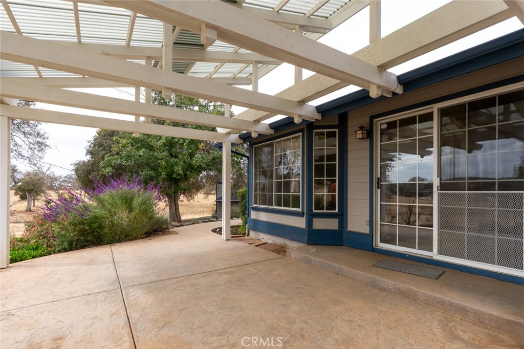 5030 Creek Front Rd, Catheys Valley, CA 95306