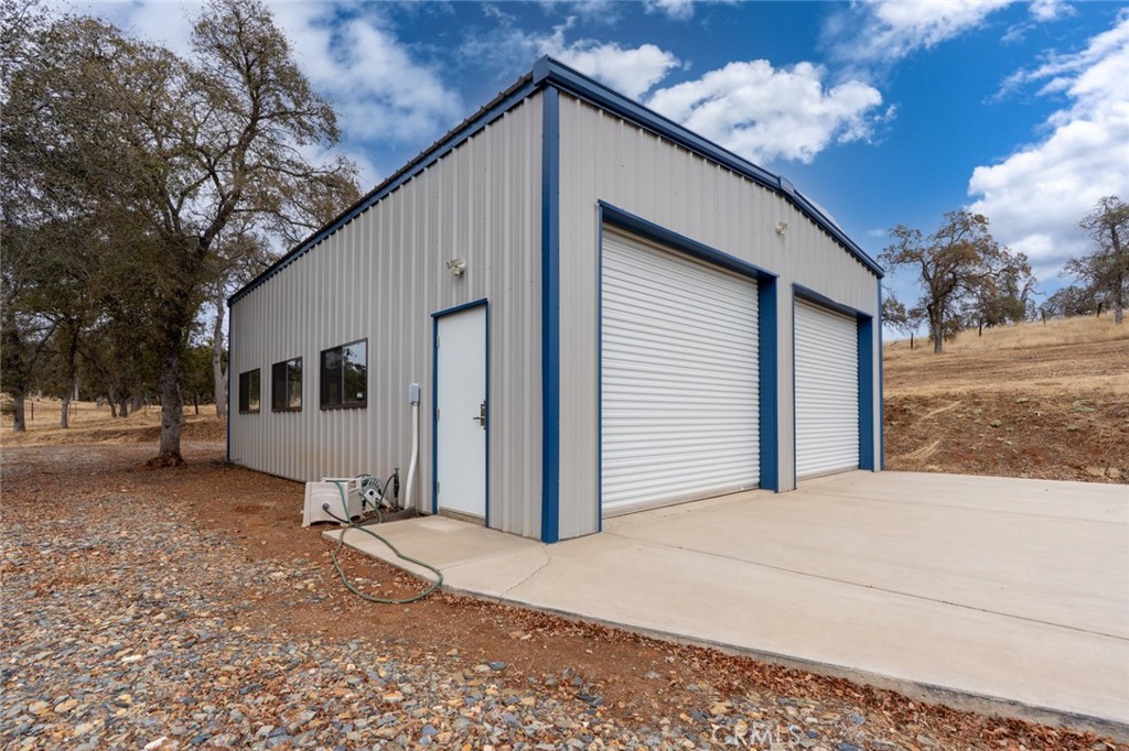 5030 Creek Front Rd, Catheys Valley, CA 95306