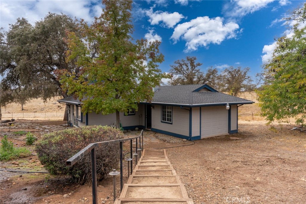 5030 Creek Front Rd, Catheys Valley, CA 95306