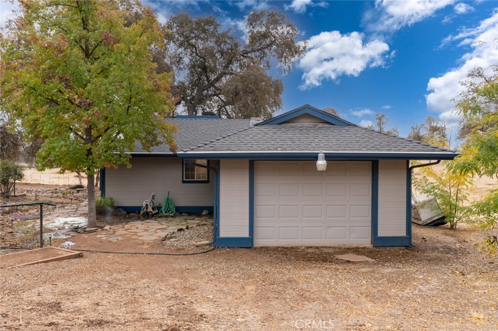 5030 Creek Front Rd, Catheys Valley, CA 95306