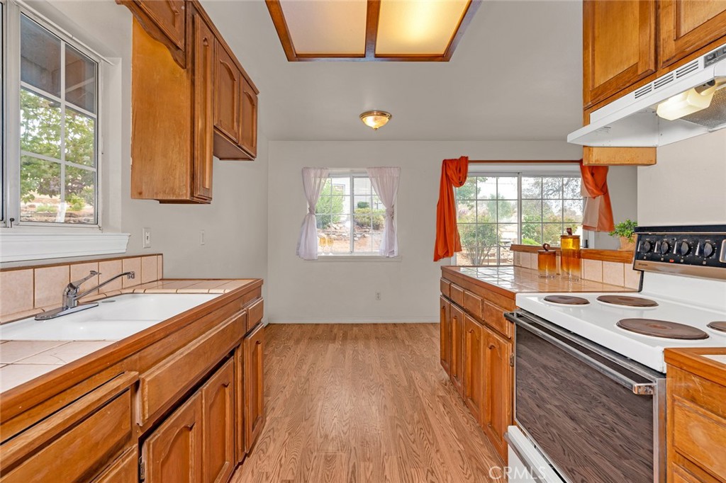 5030 Creek Front Rd, Catheys Valley, CA 95306