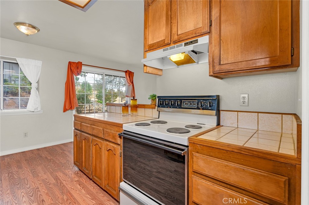 5030 Creek Front Rd, Catheys Valley, CA 95306