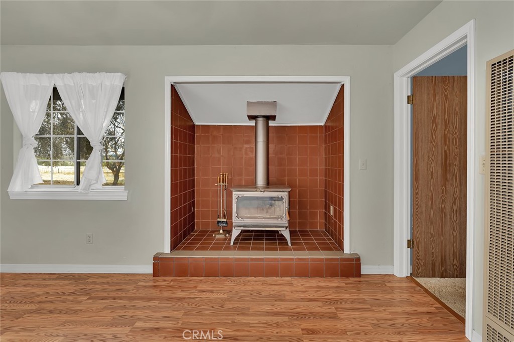 5030 Creek Front Rd, Catheys Valley, CA 95306