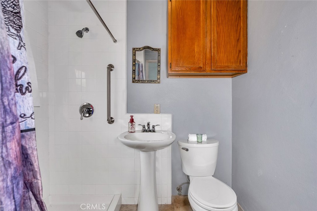 5030 Creek Front Rd, Catheys Valley, CA 95306