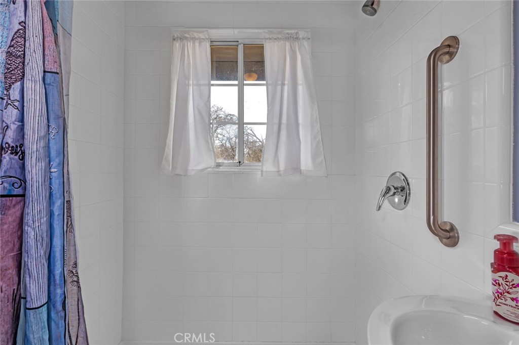 5030 Creek Front Rd, Catheys Valley, CA 95306