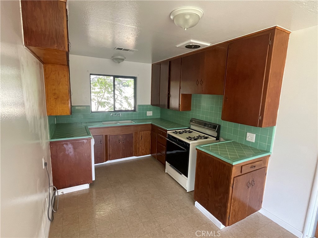 2215 W, Merced, CA 95340