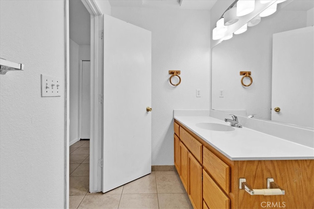 1986 Woodhaven, Merced, CA 95340