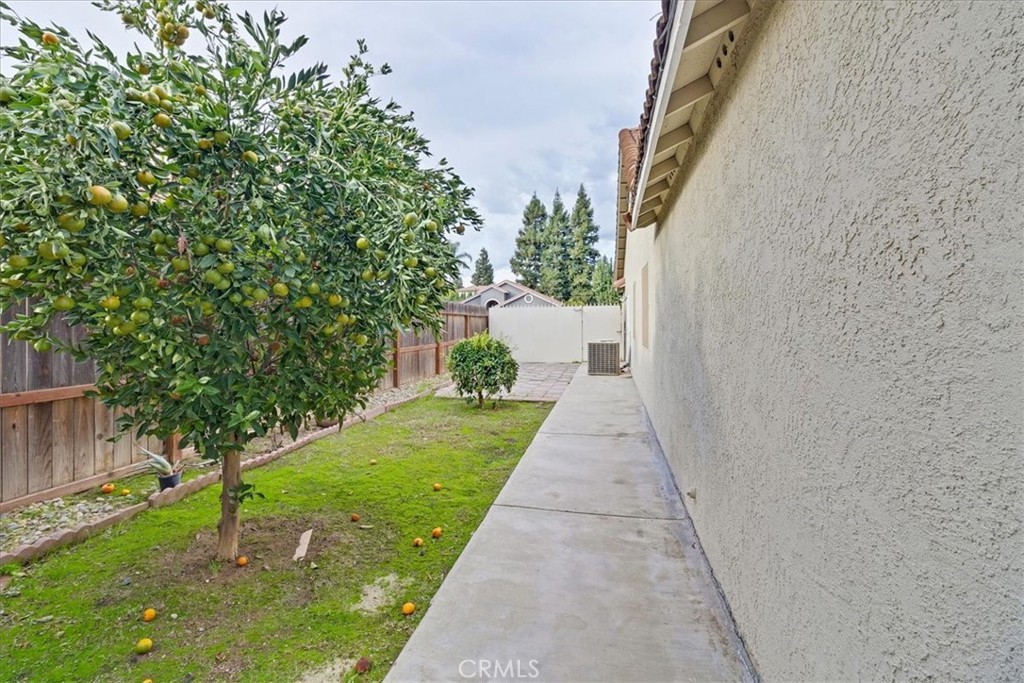 1986 Woodhaven, Merced, CA 95340