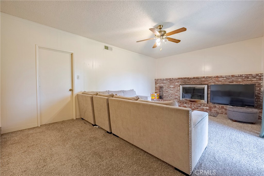 688 Elise Ct, Merced, CA 95340