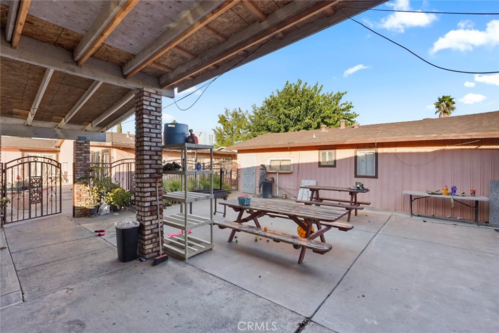 7685 Walnut Ave, Winton, CA 95388