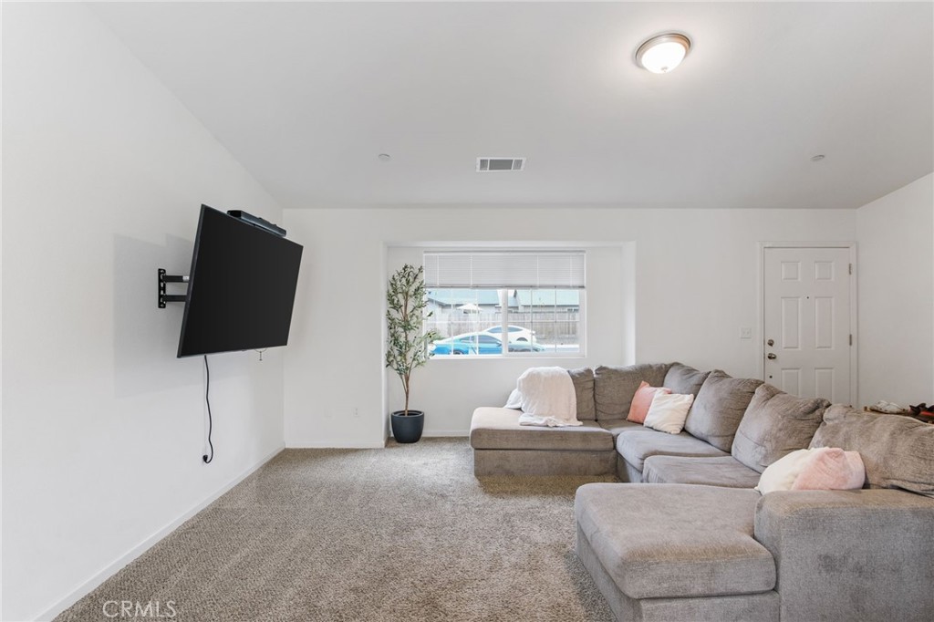 7418 W Meadowlark Ct, Winton, CA 95388