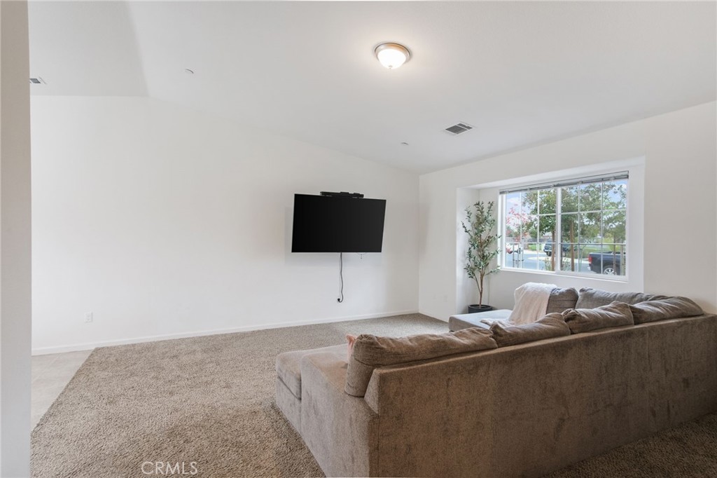 7418 W Meadowlark Ct, Winton, CA 95388