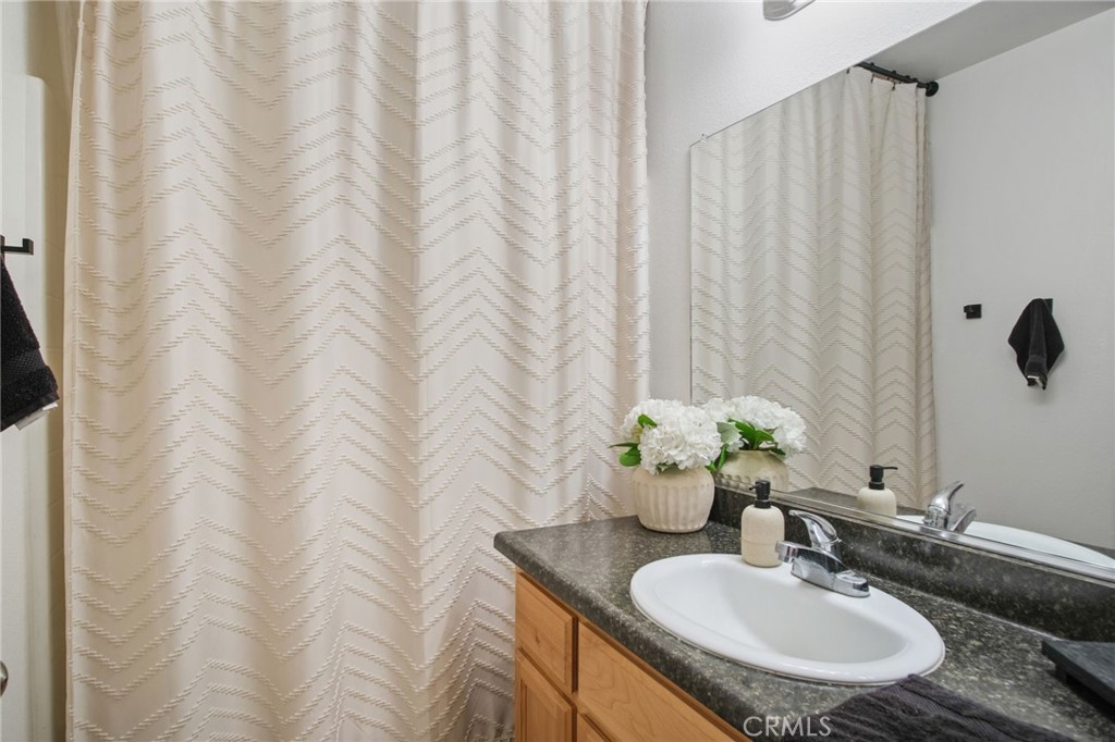 7418 W Meadowlark Ct, Winton, CA 95388