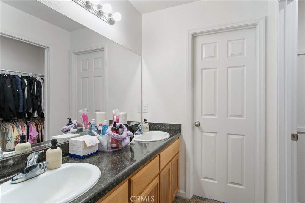 7418 W Meadowlark Ct, Winton, CA 95388