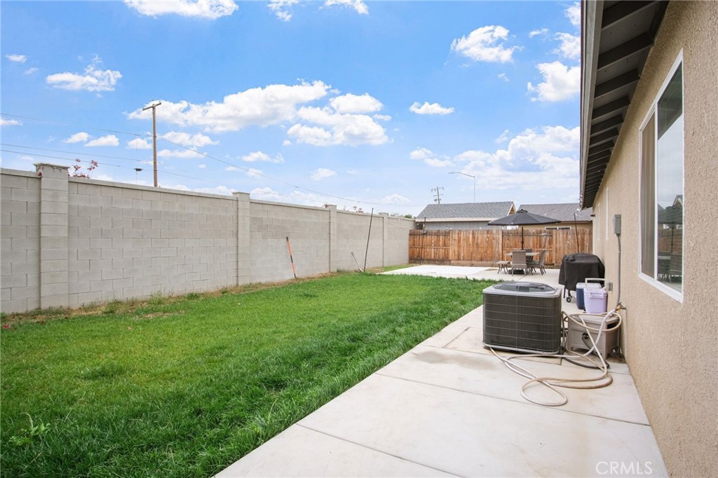 7418 W Meadowlark Ct, Winton, CA 95388