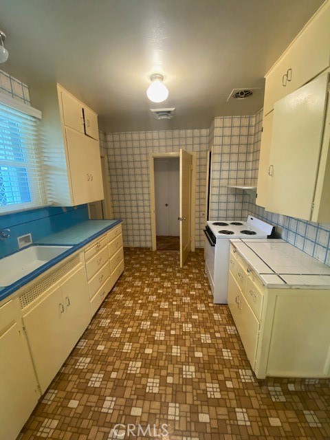 8 W 25th St, Merced, CA 95340