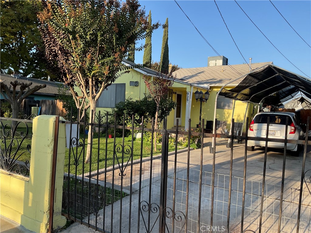 915 R St, Merced, CA 95341
