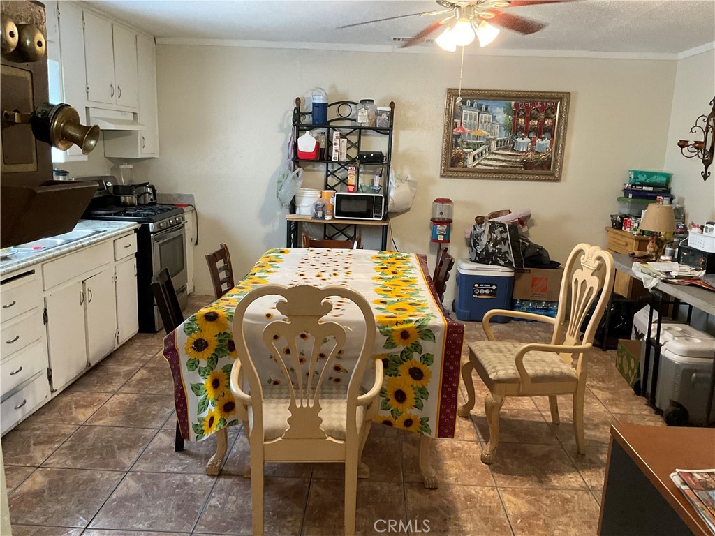 915 R St, Merced, CA 95341