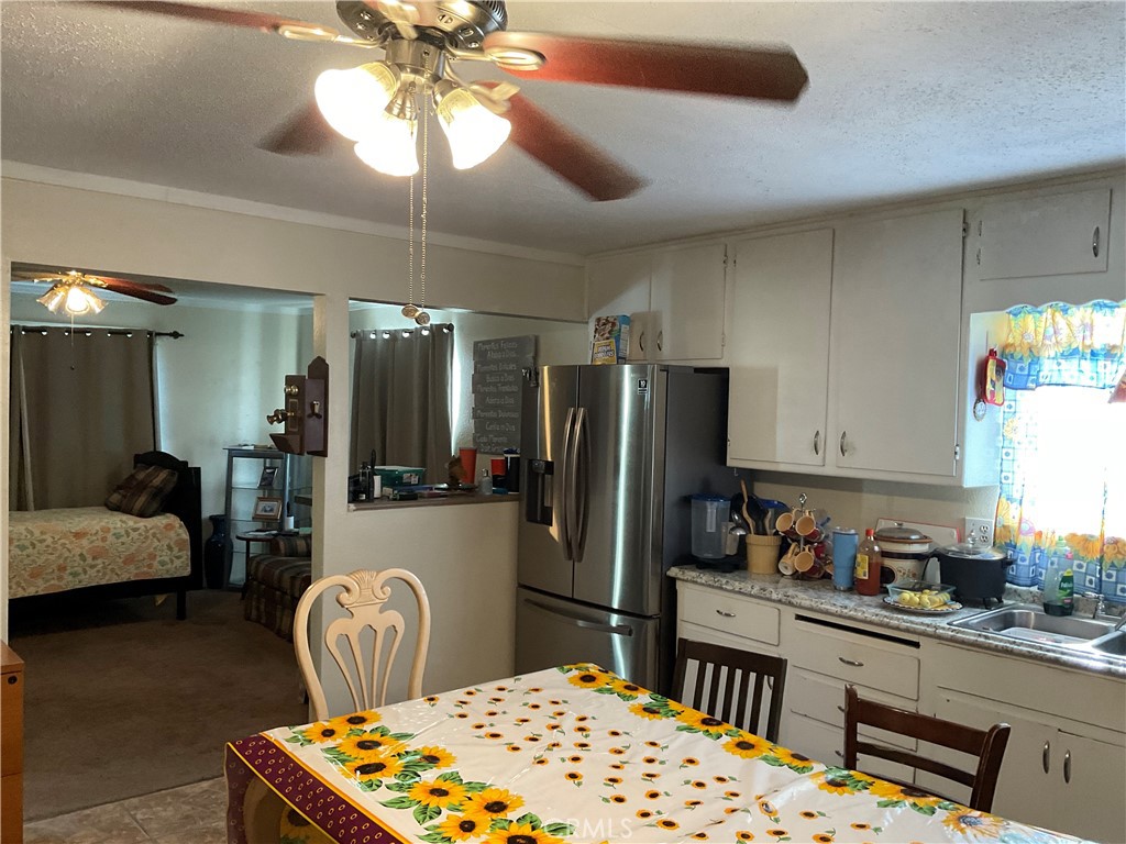 915 R St, Merced, CA 95341