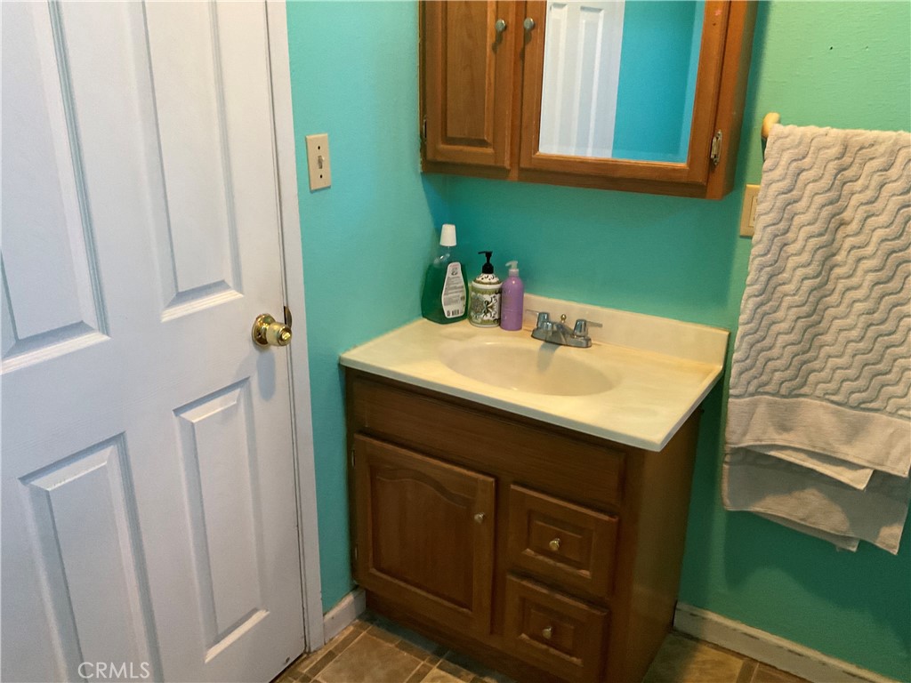 915 R St, Merced, CA 95341