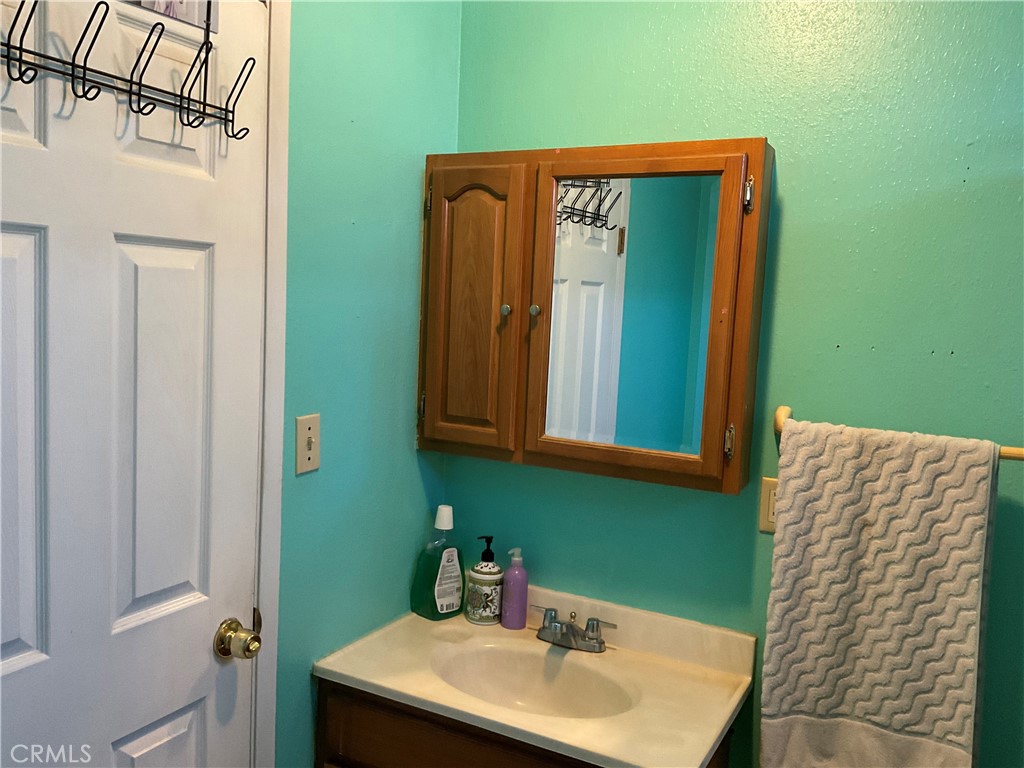 915 R St, Merced, CA 95341