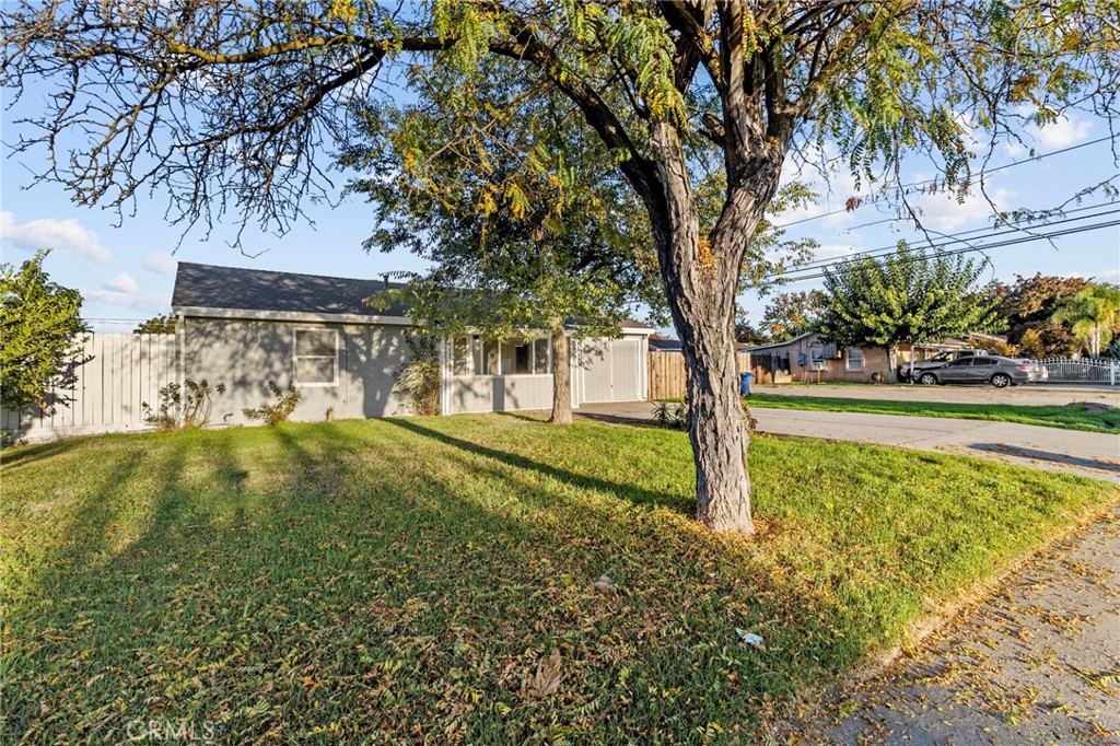 817 T St, Merced, CA 95341