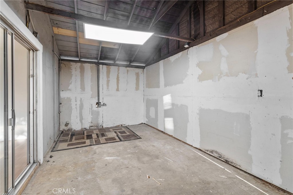 817 T St, Merced, CA 95341