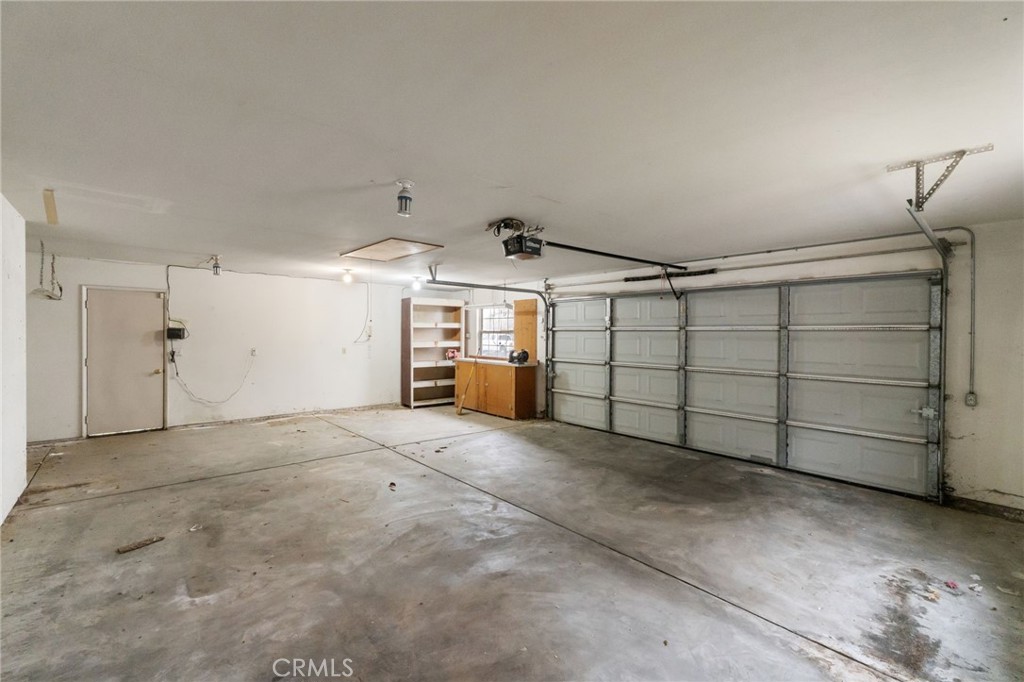 952 Upp Ct, Hanford, CA 93230