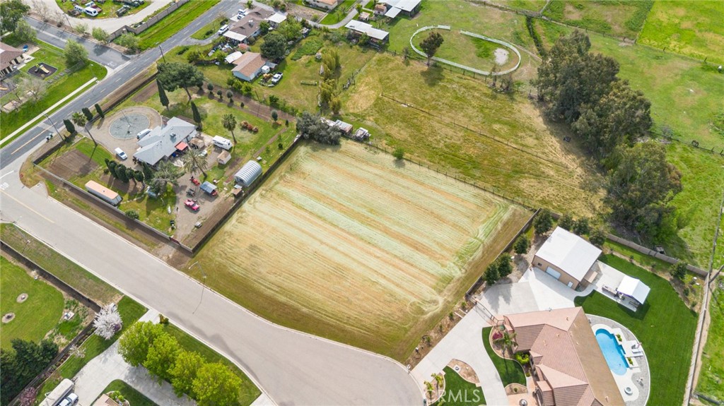 965 N Bryant Ct, Merced, CA 95341