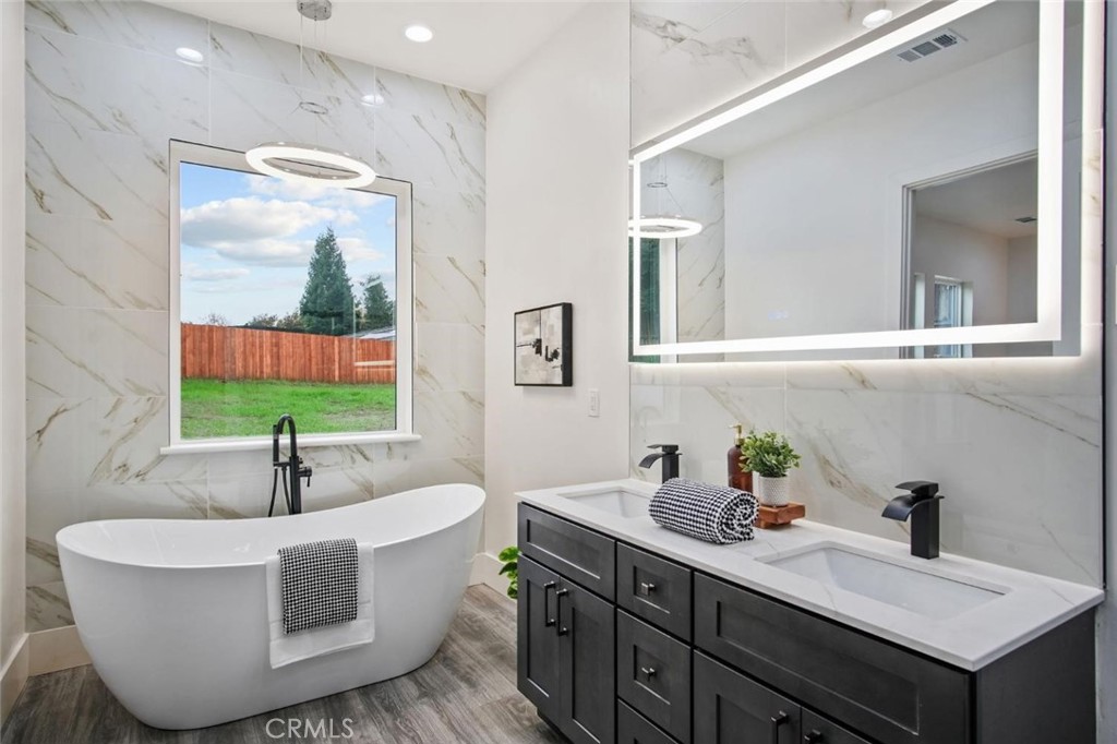 10221 Savannah Ct, Oakdale, CA 95361