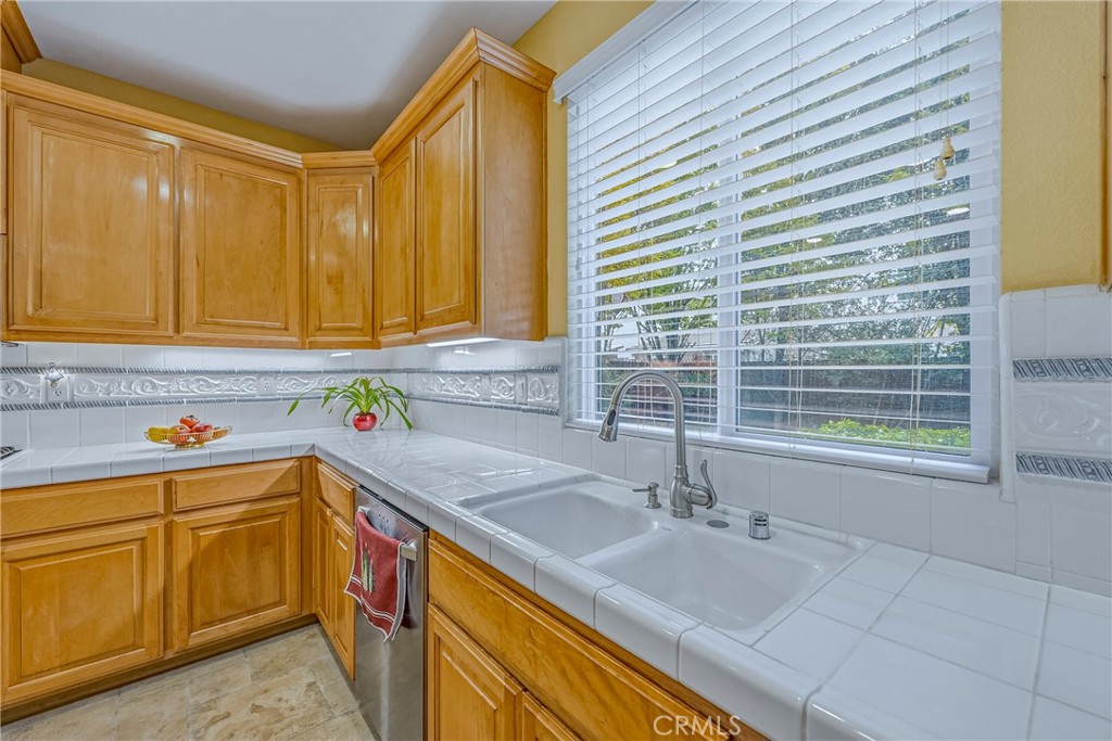 1258 Avignon, Merced, CA 95348