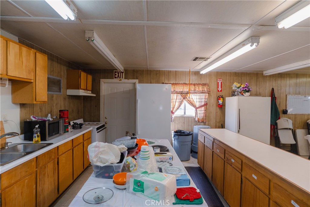 21562 Reynolds Ave, Dos Palos, CA 93620