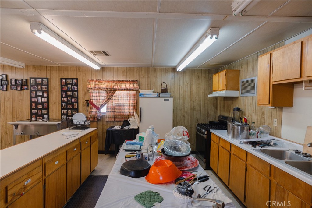 21562 Reynolds Ave, Dos Palos, CA 93620