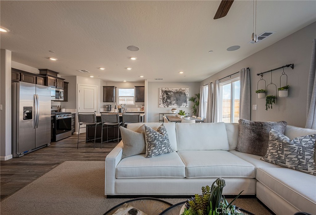 613 MARSHALL Ln #126 B2, Merced, CA 95348