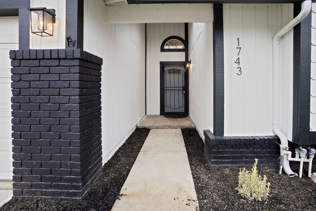 1743 Woodworth Ave, Modesto, CA 95351