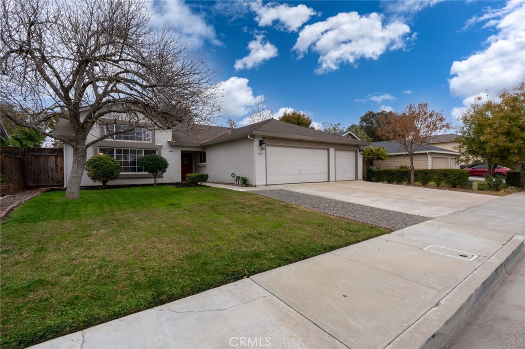 744 Bluff, Los Banos, CA 93635