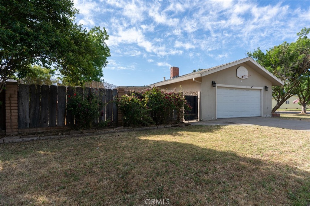 635 Brookdale, Merced, CA 95340