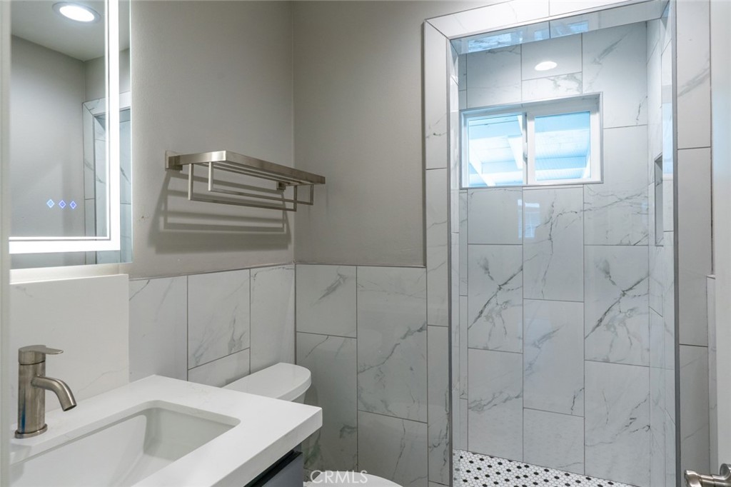 1821 W 8th St, Merced, CA 95341