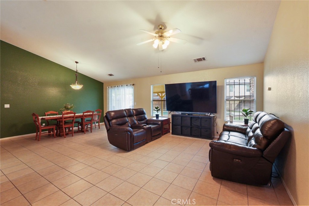 1874 Hartnell Ct, Los Banos, CA 93635