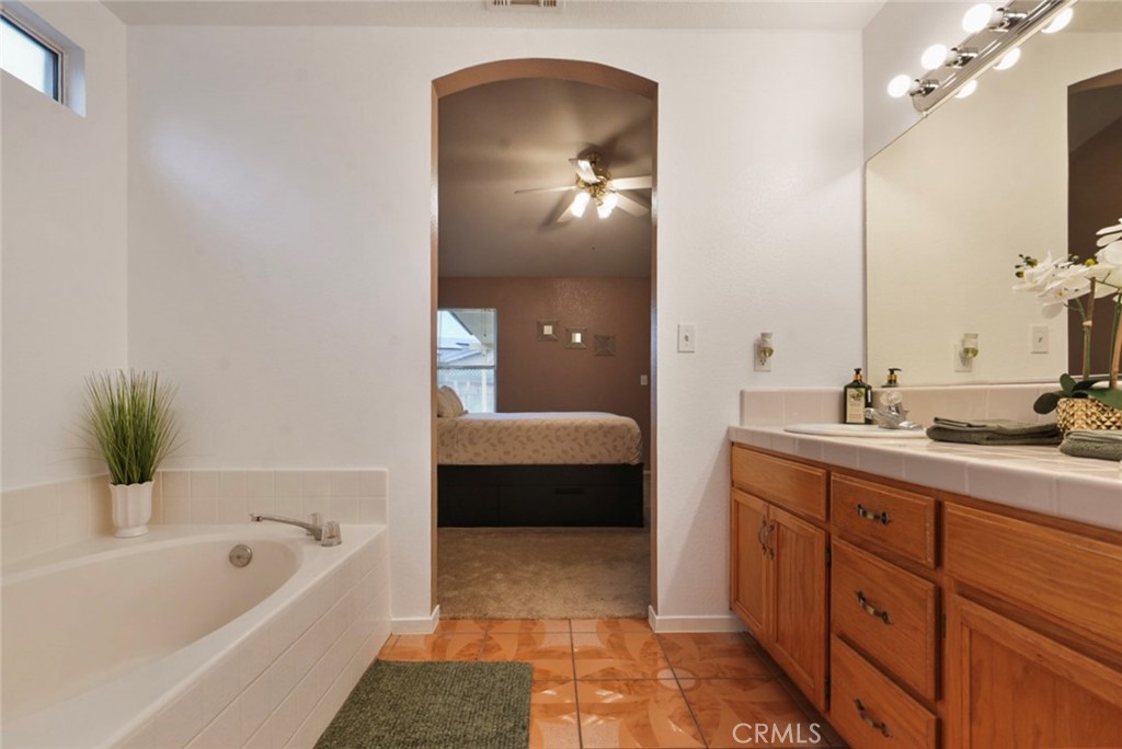 1874 Hartnell Ct, Los Banos, CA 93635