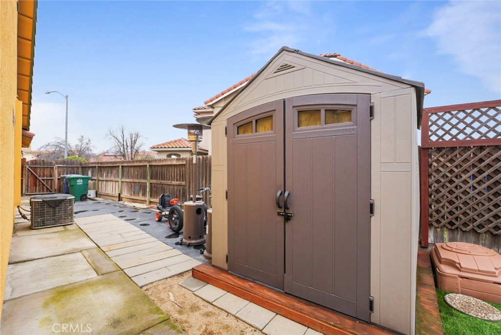 1874 Hartnell Ct, Los Banos, CA 93635